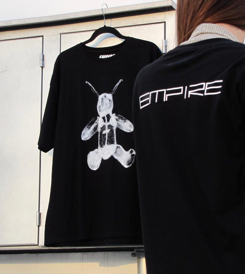 Playera Negra cabezas cuadradas